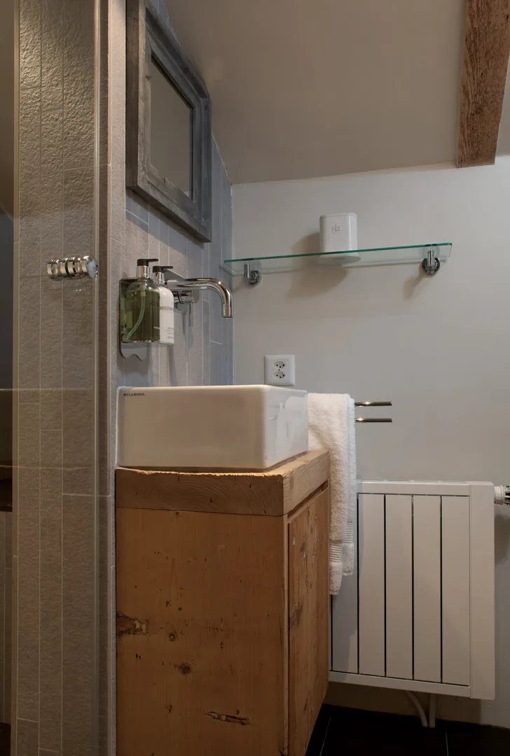 Badezimmer mit Dusche